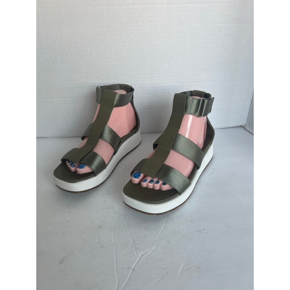 NWOT UGG Women's‎ Eeba Gladiator Green and White Leather Hook and Loop Sandal 7